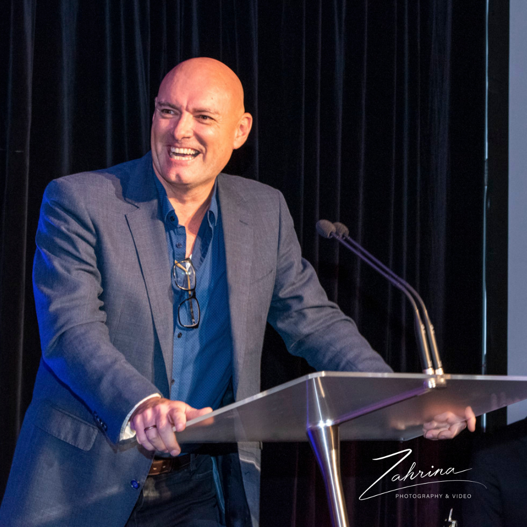 Speaker Showreel - Professional Photo while Speaking